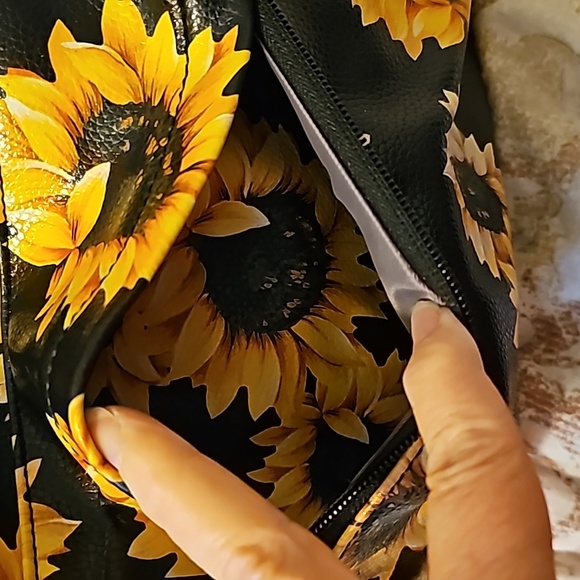 Sunflower Mini Backpack with Shoulder strap - Picture 6 of 9